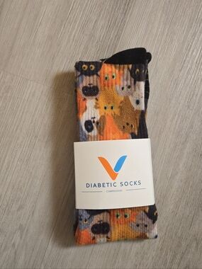 NWT VIASOX Cat Design Diabetic Compression Socks, Size Medium